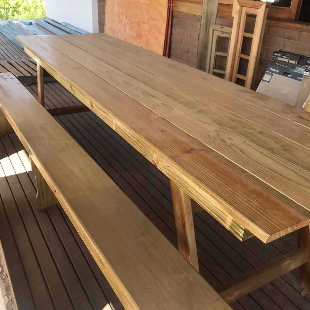 Mesa de churrasco com bancos
